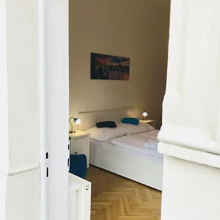 Green Oasis Wenceslas Square Apartment *