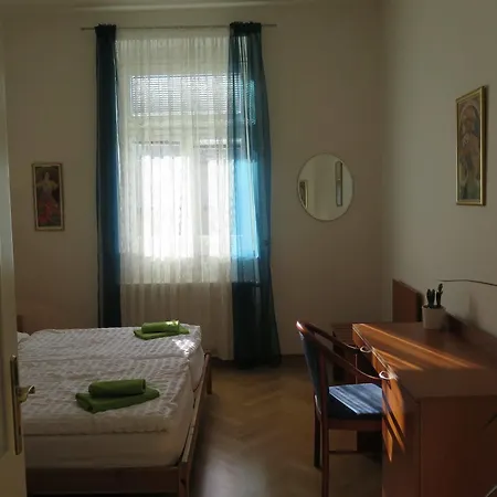 Green Oasis Wenceslas Square Apartment